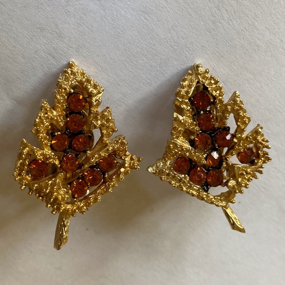 GOLD LEAVES AND TOPAZ CLIP ON VINTAGE EARRINGS - Picture 4 of 8